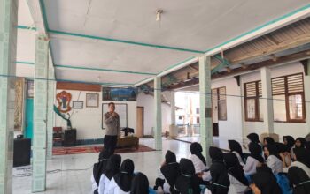 Cegah Bullying di Lingkungan Sekolah, Polsek Batukliang Berikan Penyuluhan di Ponpes Uswatun Hasanah