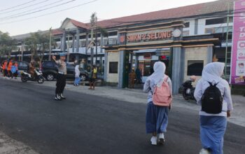Personel Polsek Sukamulia Lakukan Strong Point, Wujudkan Keamanan dan Kelancaran Arus Lalu Lintas