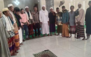Polisi Religi, Bhabinkamtibmas Polsek Woha Polres Bima Kabupaten Kembali di Percaya Jadi Khotib dan Imam Sholat Jum, at di Masjid Desa Renda