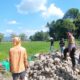 Bhabinkamtibmas Desa Dorebara Dampingi Pembuatan Saluran Irigasi, Dorong Produktivitas Pertanian dan Pemanfaatan Pekarangan