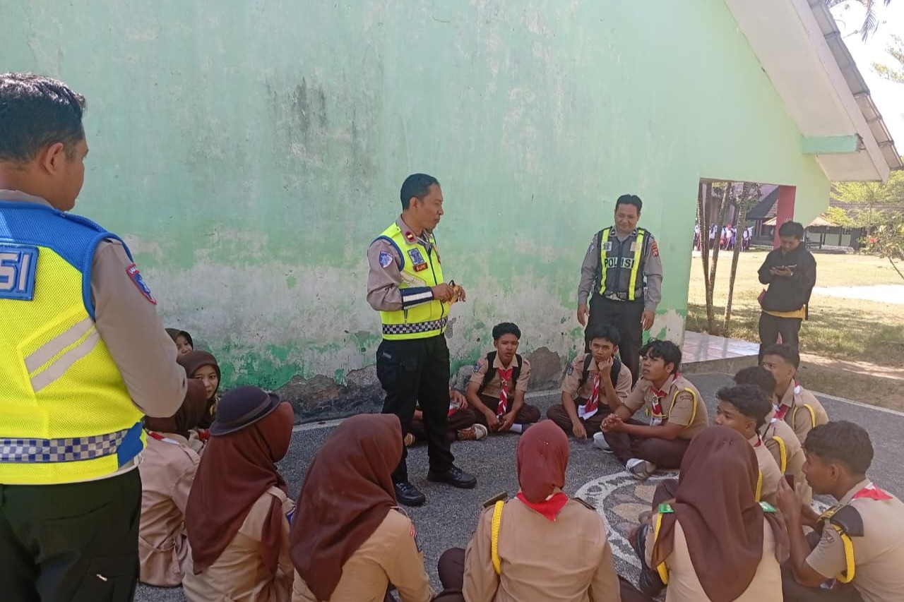 Bentuk Karakter Pelajar, Polsek Sekotong Sosialisasi Tertib Lalu Lintas dan Rekrutmen Saka Bhayangkara