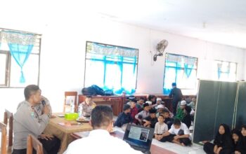 Selamatkan Generasi Muda dari Bahaya Laten Napza, Polsek Bolo Gelar Sosialisasi Pencegahan di Ponpes Al-madinah