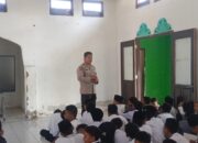 Anggota Piket Polsek Jereweh Berikan Penyuluhan Kamtibmas kepada Santri