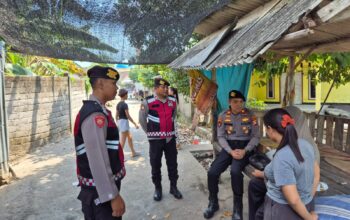 Sentuhan Kasih Polres Lombok Barat, Sat Samapta Bagikan Sembako kepada Warga Kurang Mampu