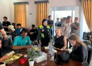 Si Dokes Polres Bima Kabupaten Cek Kesehatan Korban Kapal Wisata KM Armada Mulia Yang Karam di Perairan Sanggar