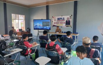 Bangun Karakter Generasi Muda, Polsek Brang Rea Hadir Berikan Edukasi di Kegiatan MPLS