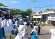 Polsek Pemenang Amankan Jalur Pawai Alegoris di Simpang 4 Pemenang