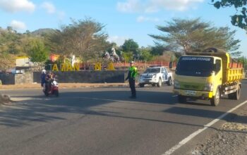 Rawan Sore, Satlantas Polres Bima Kabupaten Siaga di Titik Rawan Kecelakaan dan Kepadatan Arus Lalulintas