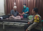 Bhabinkamtibmas Desa Teros Sambangi Kadus Timba Daya yang Sedang Dirawat di Puskesmas