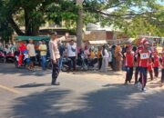 Kawal HUT RI ke-81, Personel Polsek Empang Amankan Lomba Gerak Jalan Tepat Waktu