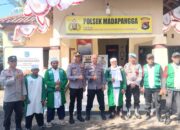 Wujud Kedekatan Polri Dengan Tokoh Agama Polsek Madapangga Kawal Kegiatan Konvoi Syi,ar Khilawatul Muslimin