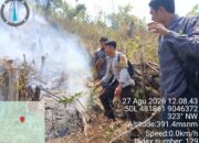Bhabinkamtibmas Desa Mantar Bersama RPH Seteluk dan Warga Padamkan Kebakaran Lahan HL