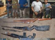 Polsek Sanggar Terima 4 Pucuk Senpira Laras panjang Yang di Serahkan Secara Sukarela Oleh Warga