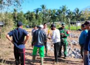 Berupaya Berikan Rasa Aman, Bhabinkamtibmas dan Babinsa Dampingi Pembagian Ahli Waris Tanah di Kelurahan Denggen
