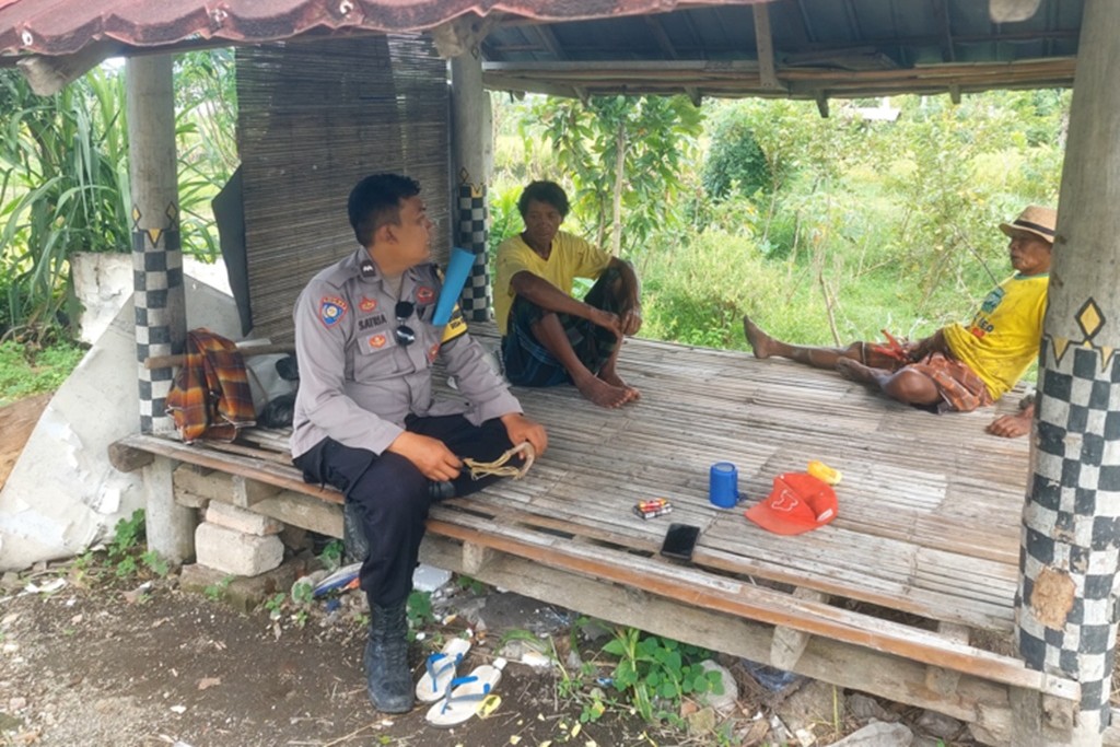 Sinergi Program Pemerintah, Polsek Labuapi Ajak Warga Lombok Barat Sulap Kebun Kosong Jadi Sumber Pangan
