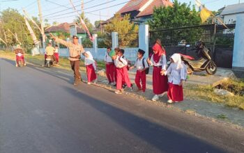 Berikan Rasa Aman di Pagi Hari, Polsek Utan Gelar Strong Point dan Pengaturan Lalu Lintas di Sekolah
