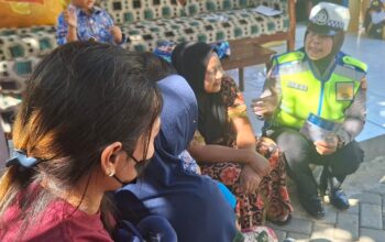 Sat Lantas Polres Bima Kota Sosialisasikan Keselamatan Berlalu Lintas kepada Masyarakat