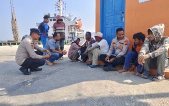 Polsek Kawasan Pelabuhan Laut Bima Gelar Patroli Rutin, Sampaikan Imbauan Kamtibmas kepada Aktivitas Pelabuhan