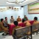 Kapolsek Woja Perkuat Sinergi dengan Pemerintah Desa dan Sekolah melalui Silaturahmi