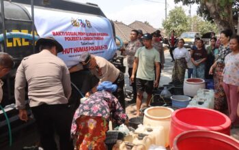 HUT Humas ke-75, Polresta Loteng Salurkan Air Bersih untuk Warga di Pratim.