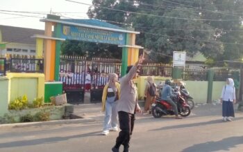 Cegah Kemacetan dan Jaga Keselamatan Pelajar, Bhabinkamtibmas Tanak Gadang Gelar Strong Point Pagi