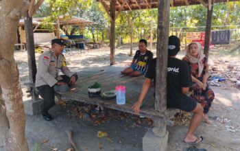 Sambangi Warga Dusun Mandar, Bhabinkamtibmas Labuhan Haji Ajak Masyarakat Jaga Kamtibmas