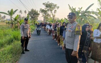 Personel Polsek Selong Lakukan Pengamanan Tradisi Nyongkolan di Lombok Timur
