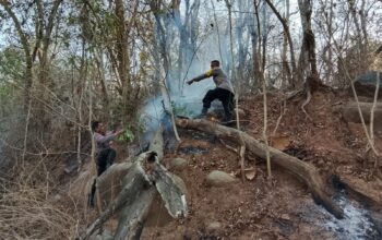 Polsek Wawo Lakukan Penanganan dan Pencegahan Karhutla, Warga Diimbau Tidak Membakar Hutan dan Lahan