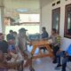 Dampingi Registrasi Ternak Warga, Bhabinkamtibmas Desa Batu Putih Pastikan Kegiatan Berjalan Aman dan Lancar