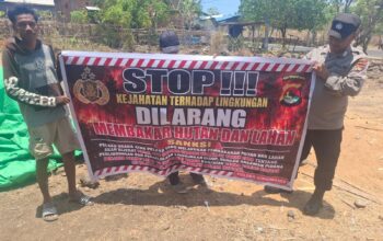 Mencegah Karhutla, Polsek Soromandi rutin melaksnakan sosialisasi pencegahan secara dor to dor