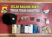 Gerbek Kampung Narkoba di Desa Cenggu Satresnarkoba Polres Bima Kabupaten Amankan 7 orang dan satu pucuk senpi serta 13 amunisi aktif