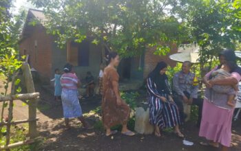 Bhabinkamtibmas Kampasi Meci Ajak Warga Manfaatkan Lahan Pekarangan dan Cegah Pembakaran Hutan