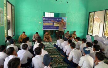 Kenalkan SMA Kemala Taruna Bhayangkara dan Edukasi Kamtibmas, Polsek Lape Sambangi SMPN 2 Lopok