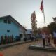 Tanamkan Karakter dan Disiplin Sejak Dini, PS Kanit Binmas Polsek Plampang Jadi Pembina Upacara di SDN 3 Plampang