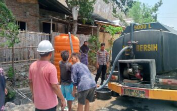 Warga Desa Runggu krisis air bersih, Kapolres Bima Perintahkan Unit Rantis Segera Kerahkan Mobil Tangki Berkapasitas 5000 liter air bersih