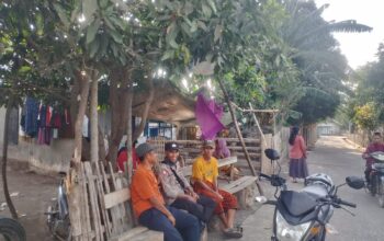 Bhabinkamtibmas Kiwu Ajak Warga Jaga Kamtibmas dan Manfaatkan Pekarangan untuk Pertanian
