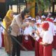 Edukasi Tertib Berlalu Lintas dan Anti-Bullying, Kapolres Sumbawa Jadi Pembina Upacara di SDN 2 Labuhan Sumbawa