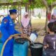 Kapal Polisi XXI-2007 Ditpolairud Polda NTB Salurkan 1,7 Ton Air Bersih Untuk Masyarakat Pesisir Sekotong