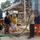 Peduli Warga Terdampak Kekeringan, Sat Samapta Polres Sumbawa Barat Salurkan Air Bersih